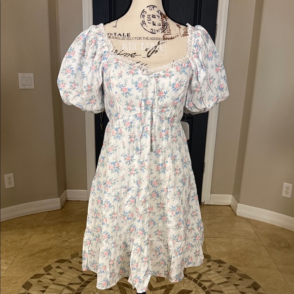 Dresses & Skirts - ALTARD STATE WHITE FLORAL BABY DOLL Puff Sleeve Dress MD